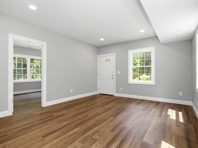 470 Oakville Ave — Photo 32