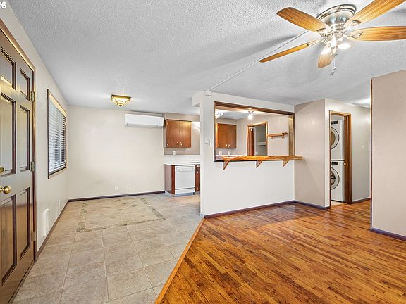5th image of 1025 Garfield Ave