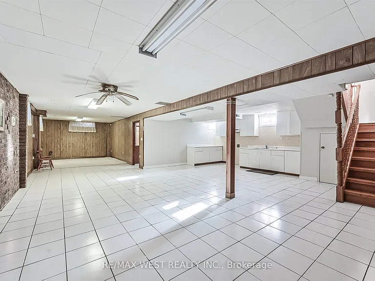 139 Carmen Cres — Photo 18