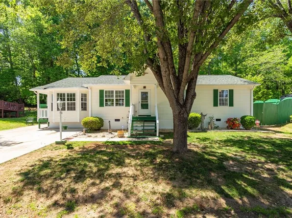 3816 Spring Branch Dr, Winston Salem, NC 27107