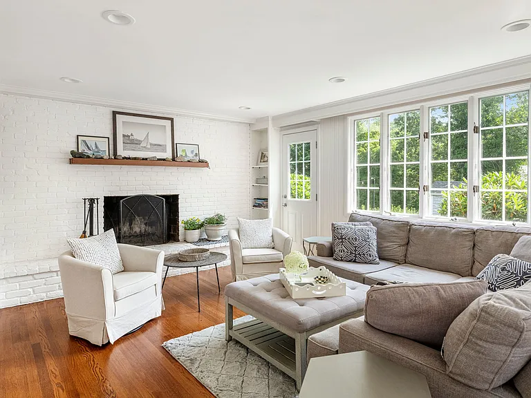 3 Ronald Rd — Photo 2