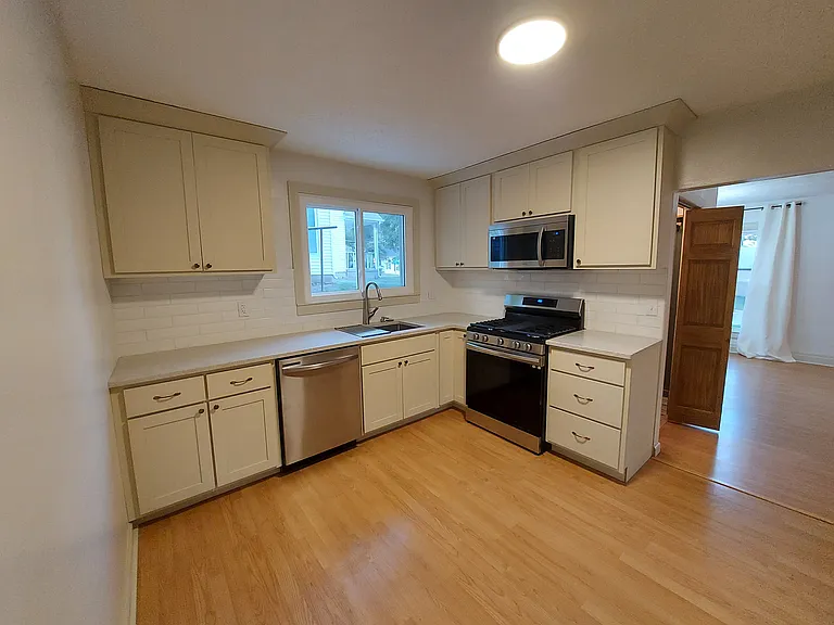 204 S Hazel St — Photo 5