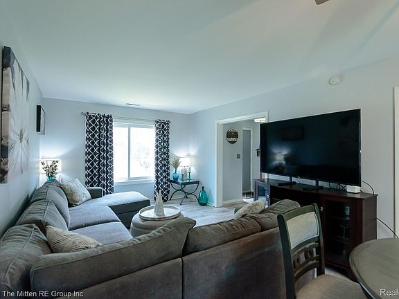 2nd image of 704 Estrada Dr #704