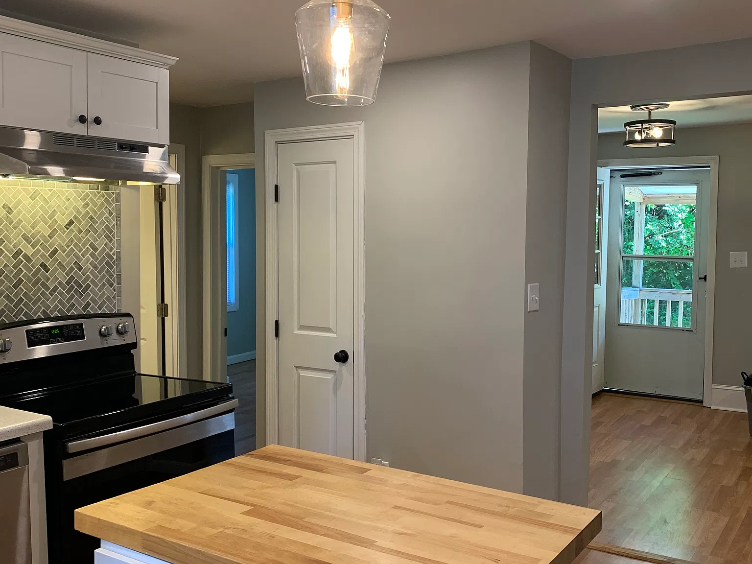 2 bed, 950 sqft, $2,350 — Photo 3