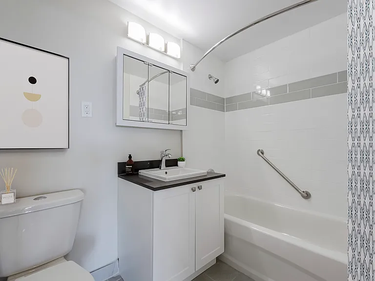 200 Queen Mary Dr — Photo 5
