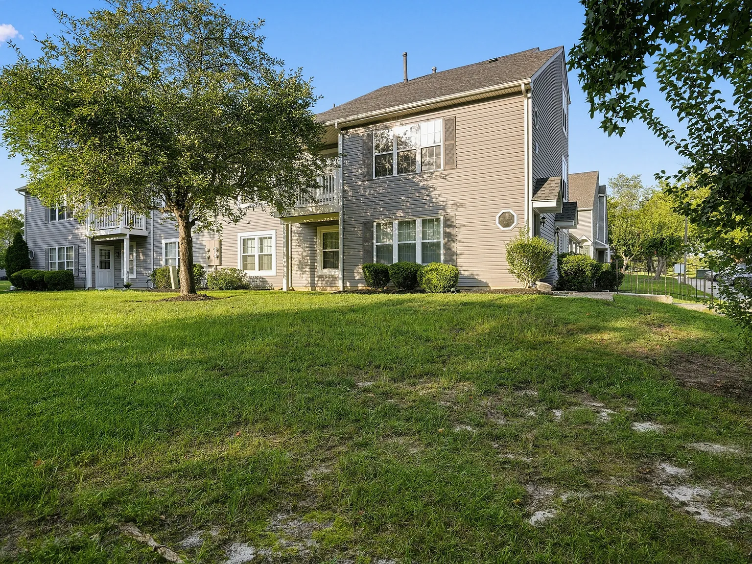 3 bed, 1336 sqft, $2,500 — Photo 1