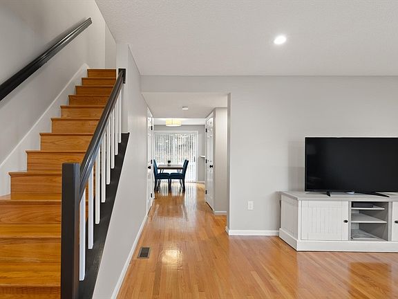 2nd image of 4403 Deerfield Cir
