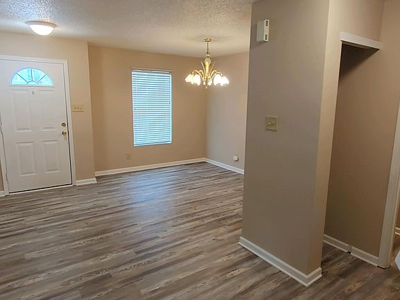Bright and spacious dining area!