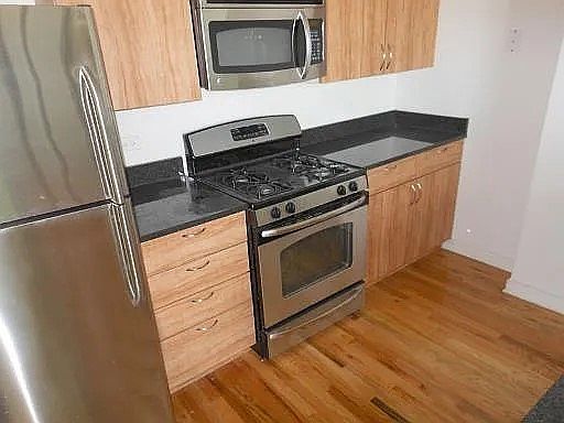 2nd image of 1224 W Van Buren St APT 511