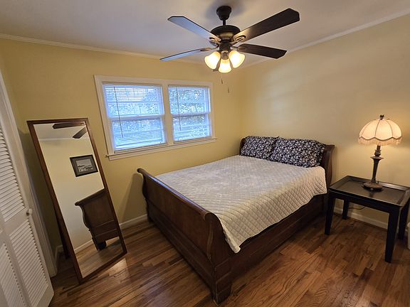 5th image of 242 W Castle Dr
