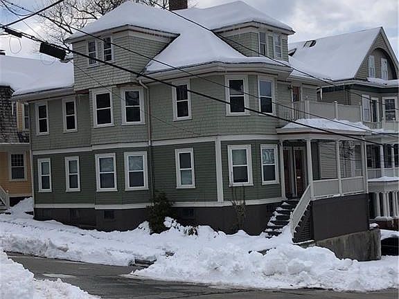 Corner shot of this condominium on the corner of Halsey Street and Congdon Street.  Prospect park is about 12 houses up on the right on Congdon street. Absolutely stunning views of the city!!  A place you will visit often