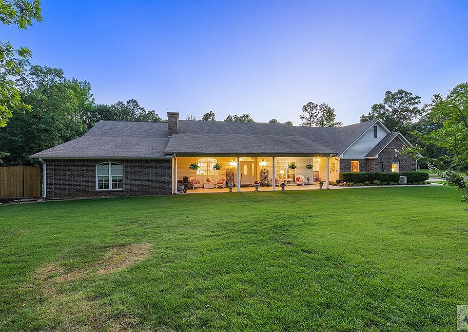 1st image of 15 Saddle Ln