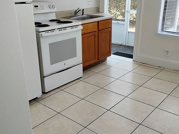 3rd image of 436 E Park Ave #1