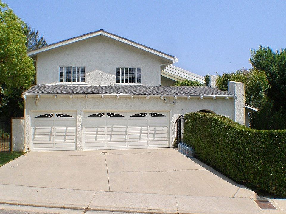 1st image of 3832 Gleneagles Dr