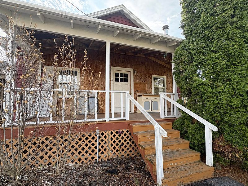3rd image of 26 3rd Avenue