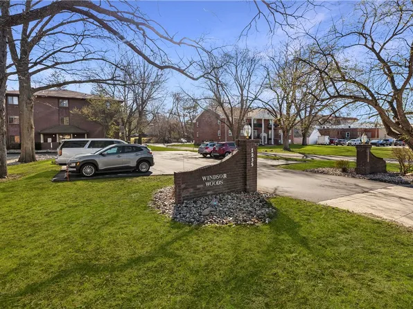 1235 66th St APT 31, Windsor Heights, IA 50324