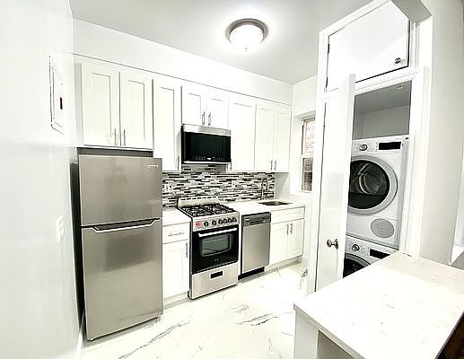 1st image of 220 E 36th St APT C3