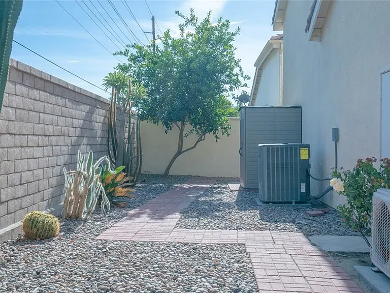 49142 Barrymore St — Photo 19