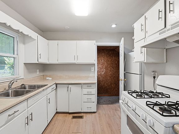 5th image of 178 Meador Way SE