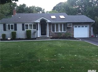 958 Thompson Dr, Bay Shore, NY 11706