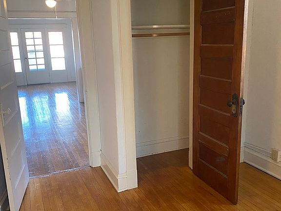 4th image of 3925-27 Roanoke Pkwy #2N