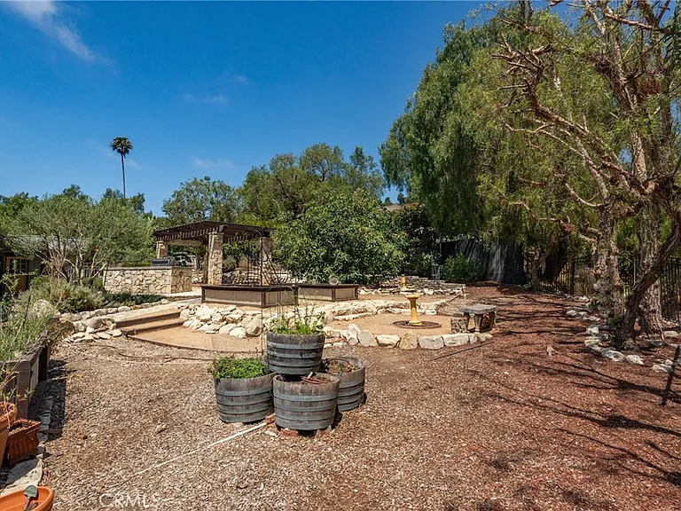 57 Narcissa Dr — Photo 37