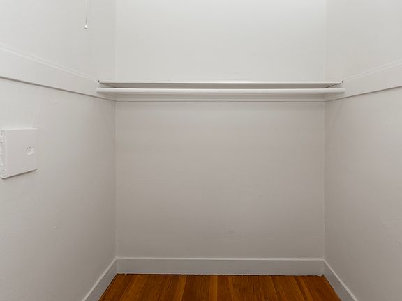 4th image of 2040 Jefferson St #205