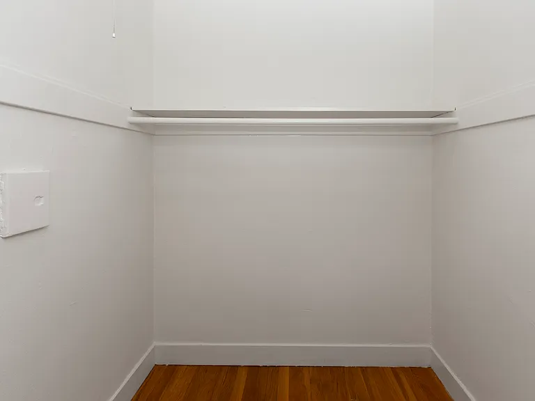 2040 Jefferson St #205 — Photo 4