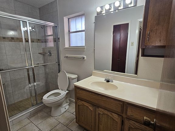 3rd image of 2409 Vine Ave #4
