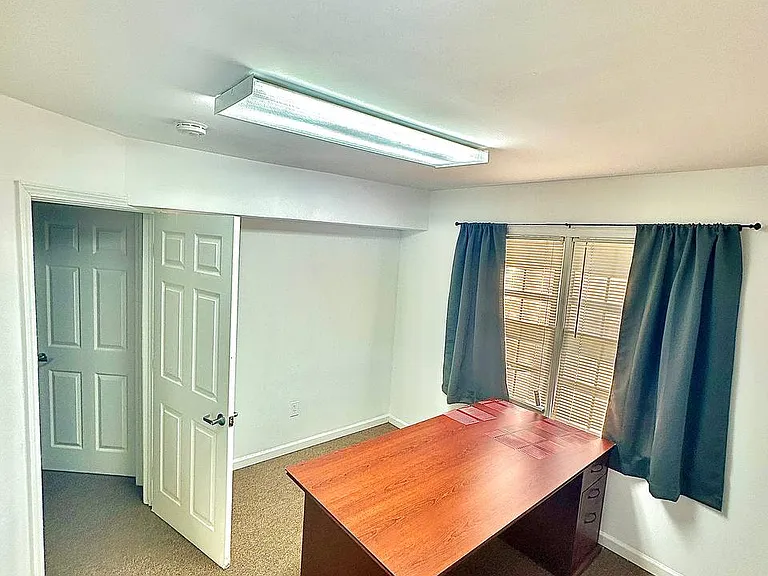 2251 Roswell Rd — Photo 3