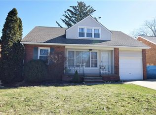 5995 Maplecliff Dr, Parma Heights, OH 44130