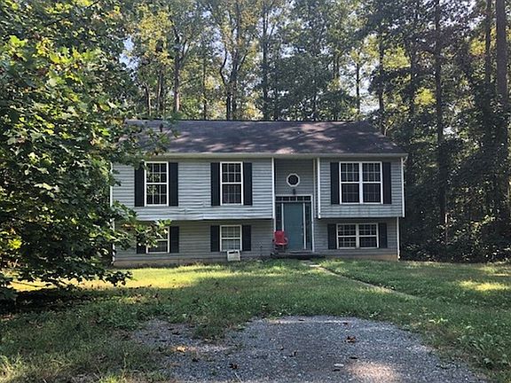 3rd image of 4 Laurel Ln