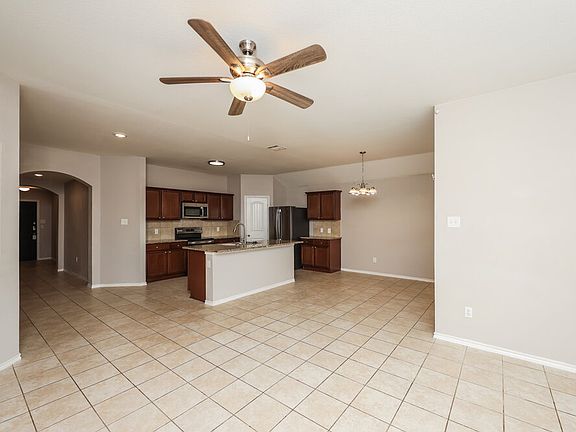 4th image of 806 Platinum Dr