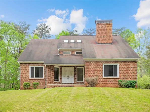 2528 Treetop Ln, Winston Salem, NC 27101