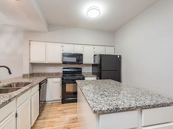4th image of 17826 W Salisbury Dr
