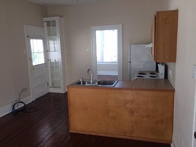 Kitchen (looking from living room)