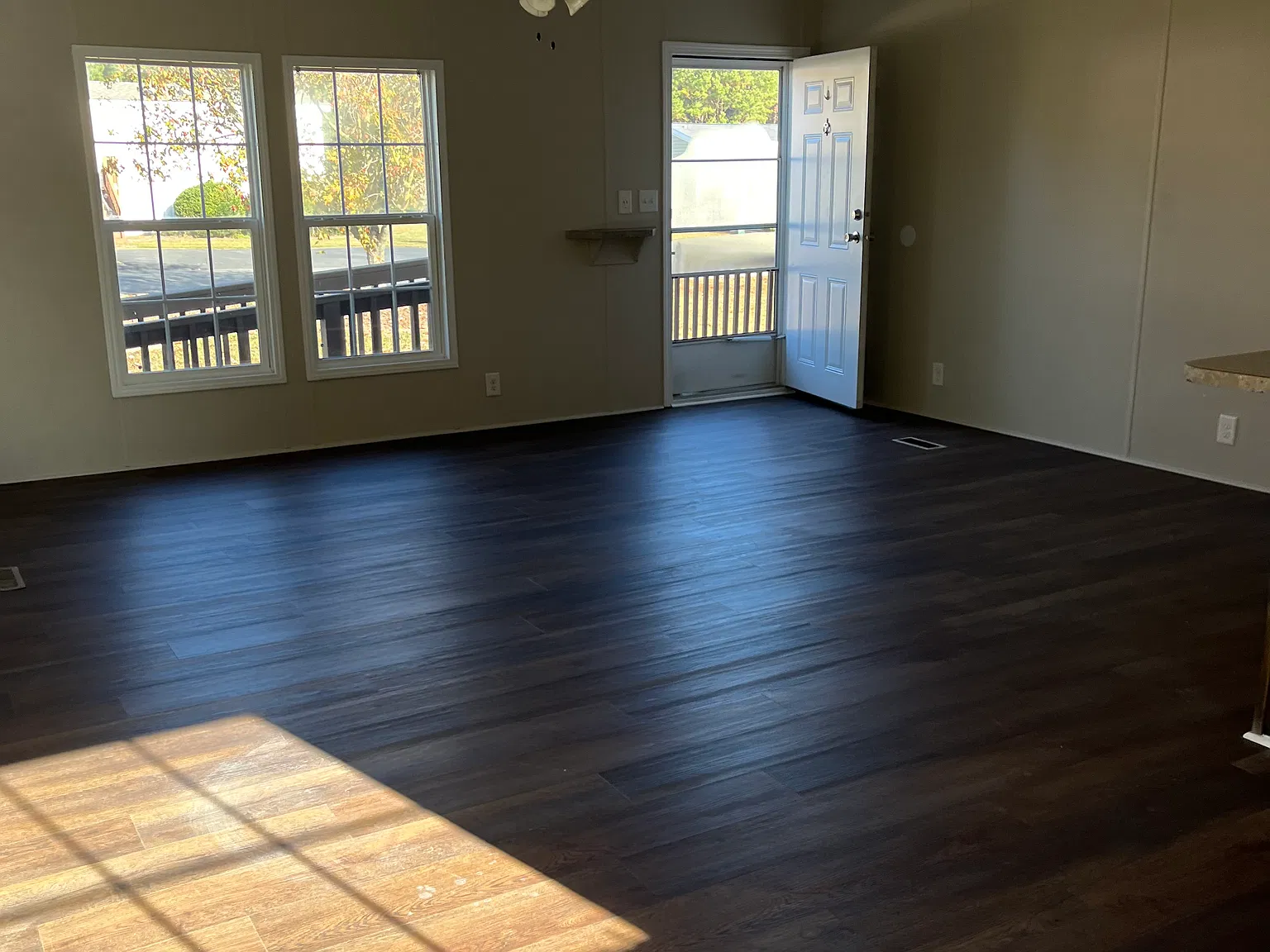 3 bed, 1000 sqft, $1,450 — Photo 2