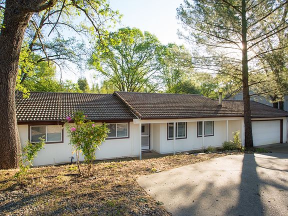 2nd image of 3831 Sheridan Rd