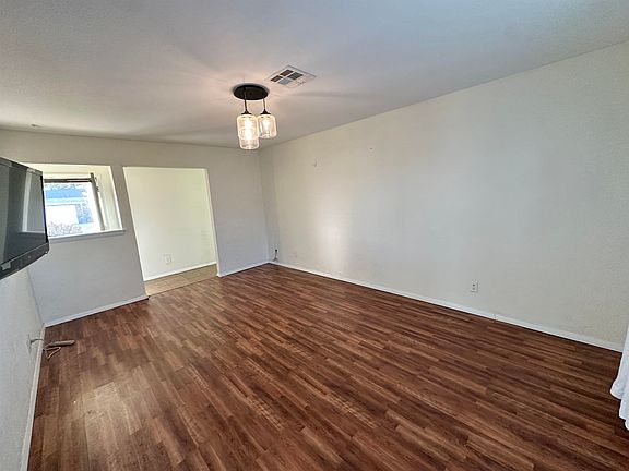 4th image of 742 Cynthia Dr