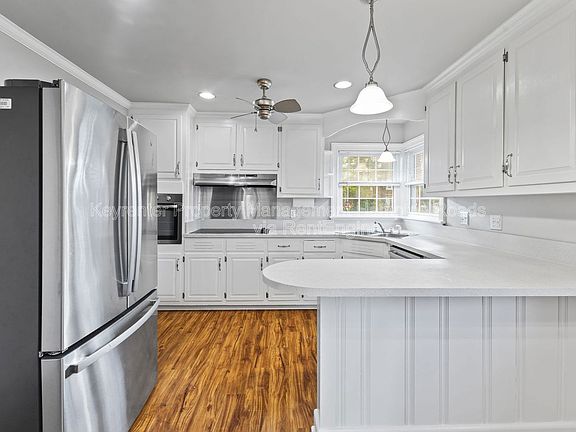 3rd image of 4900 Briarwood Ln