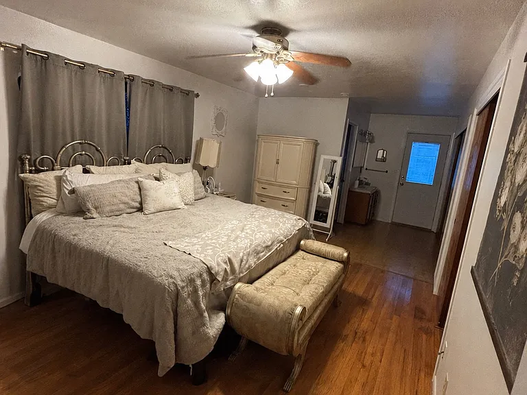 2210 Delle Dr — Photo 3