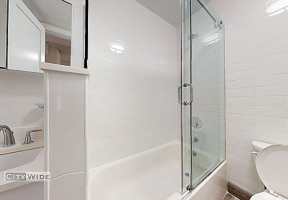 5th image of 145 W 55th St APT 5D