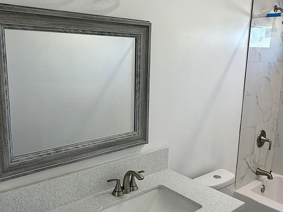 5th image of 7059 Stanford Ave