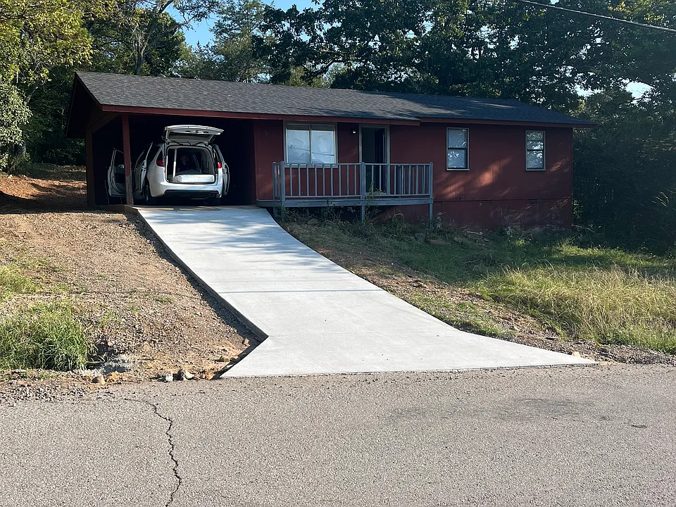 612 W Scenic Dr