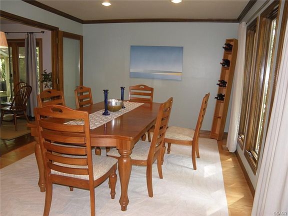 5th image of 11 Club House Dr