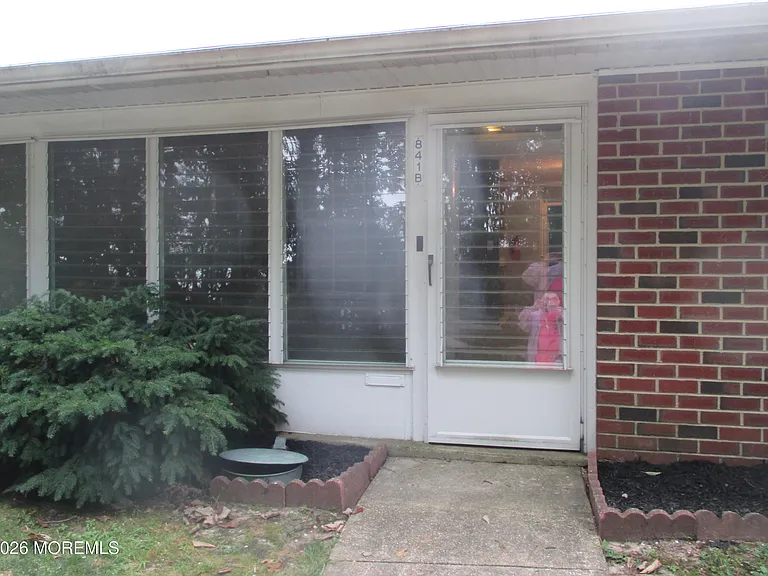 841B Inverness Ct — Photo 1