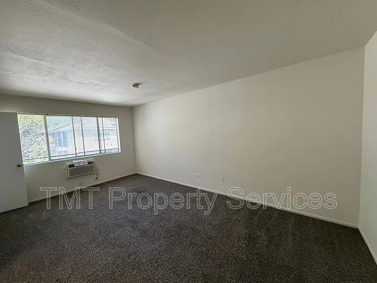 1816 F St #18 — Photo 8