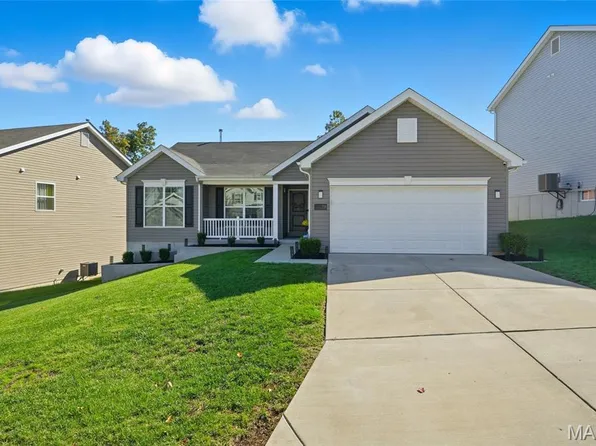 714 Winding Bluffs Dr, Fenton, MO 63026