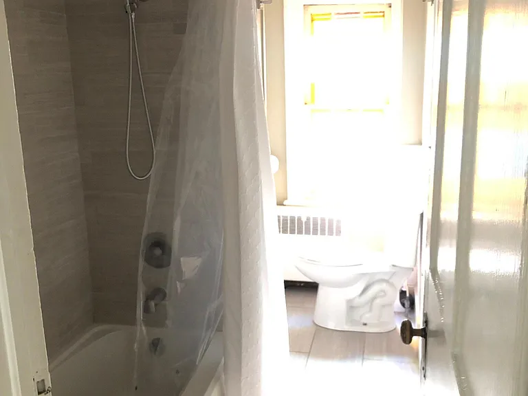 Bathroom - Tub/ Tile Shower/ Stained Glass Window