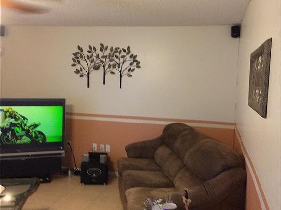 3rd image of 3049 Elbib Dr
